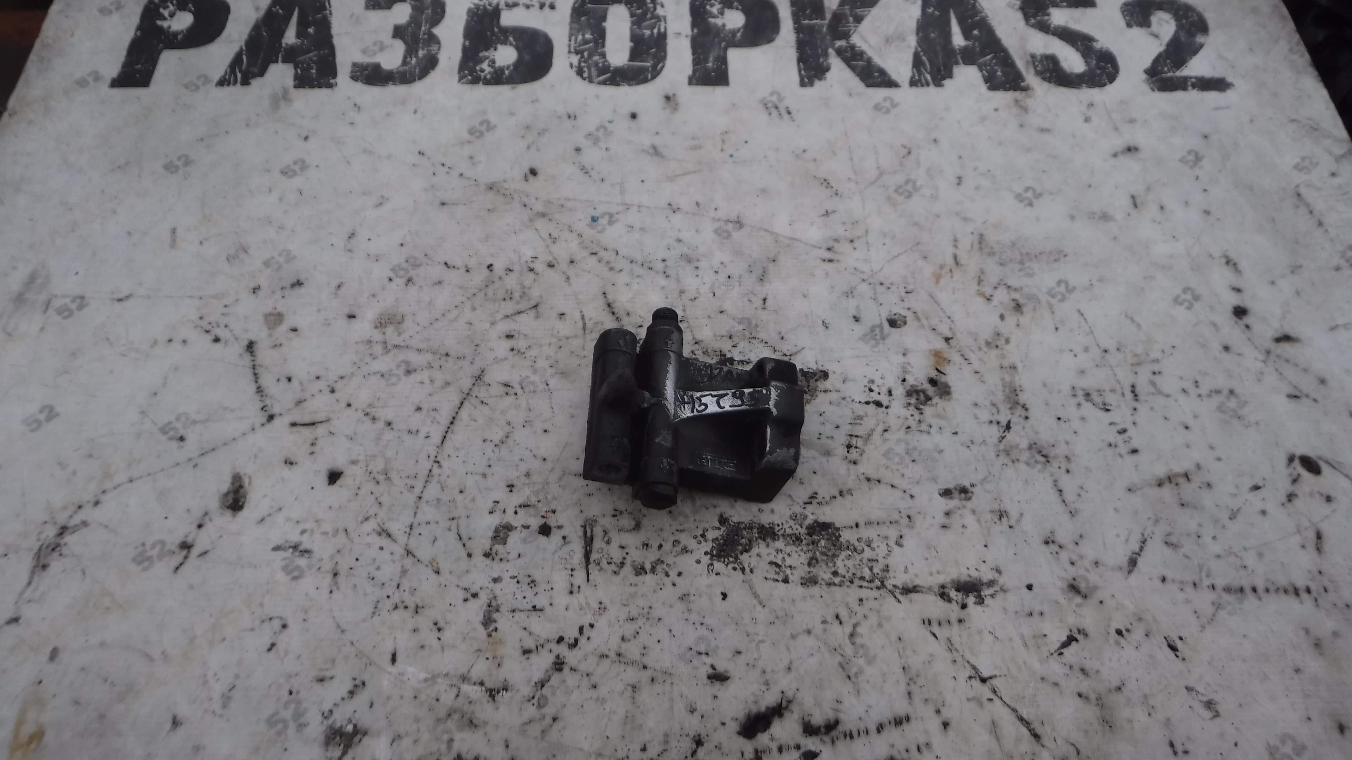 Кронштейн топливного фильтра 1350512 1321190 1324516 1345333 1319158  Daf 95 ATI 1995